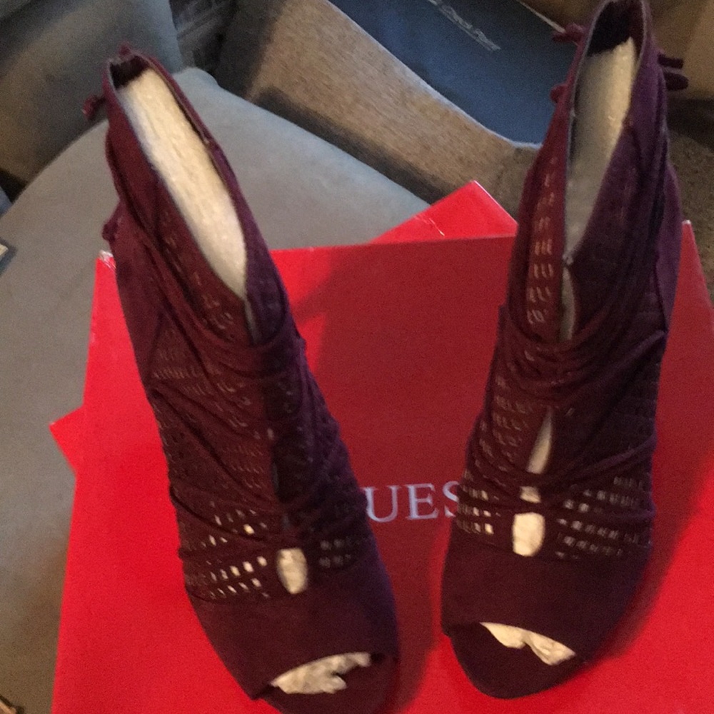 GUESS Wine colored heels 👠 Also in Beige